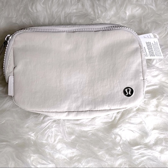🔥🛫Lululemon Everywhere Belt Bag NWT - White Opal 🔥 LAST ONE - Picture 1 of 2